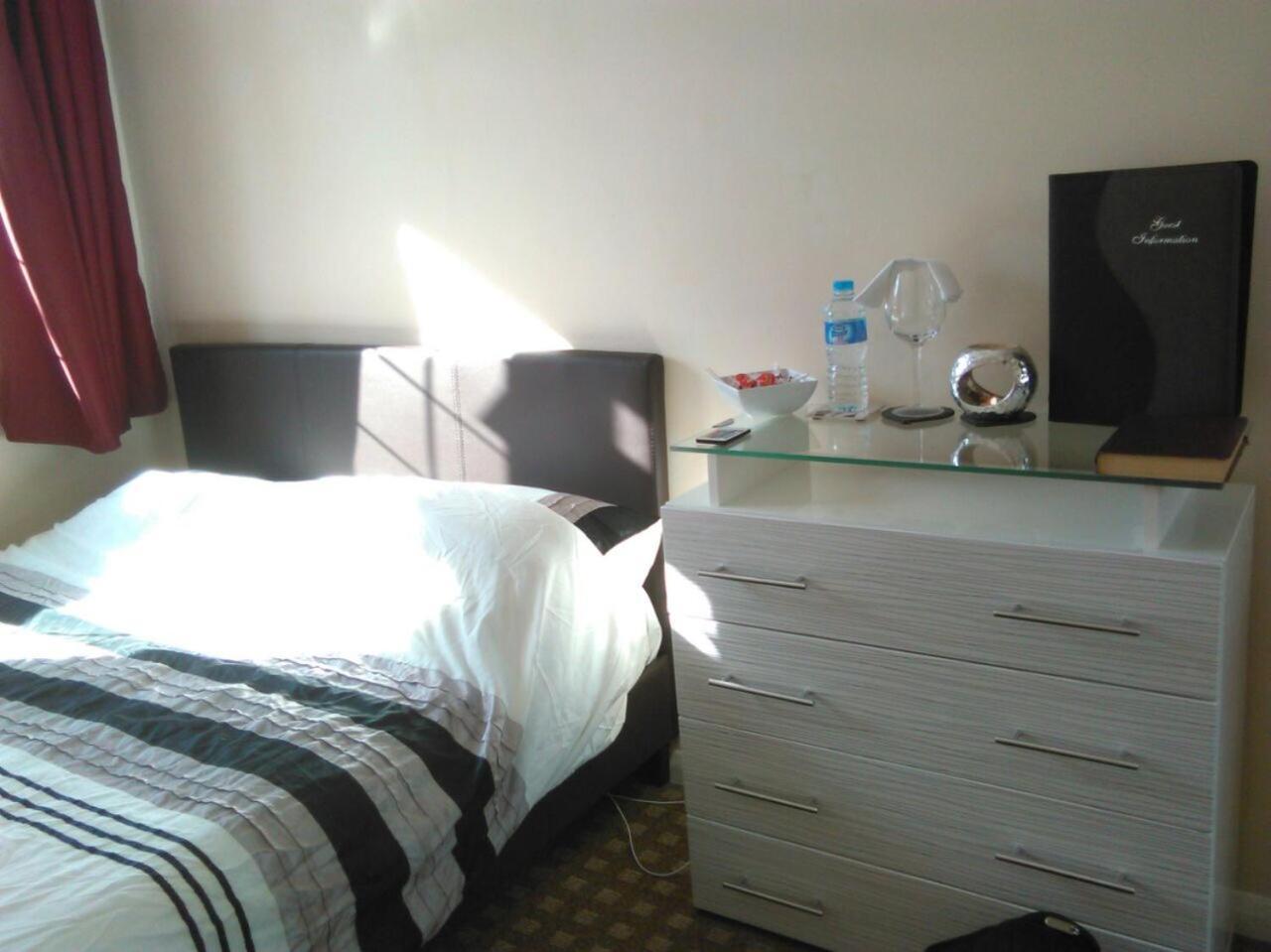Bianca'S House Hotel Heathrow Airport Slough Bagian luar foto